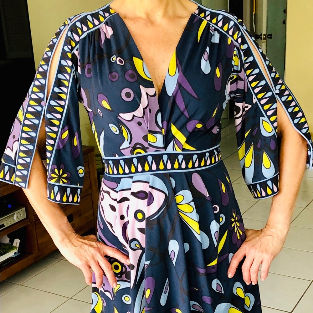 👗 BCBGMAXAZRIA Make-A-Statement Stylish Dress